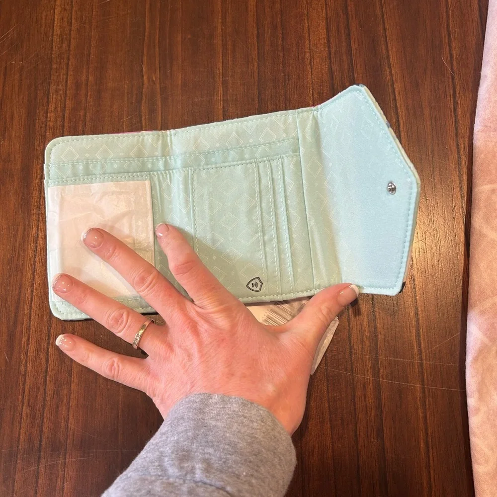 Vera Bradley Tri fold‎ wallet - Picture 8 of 9